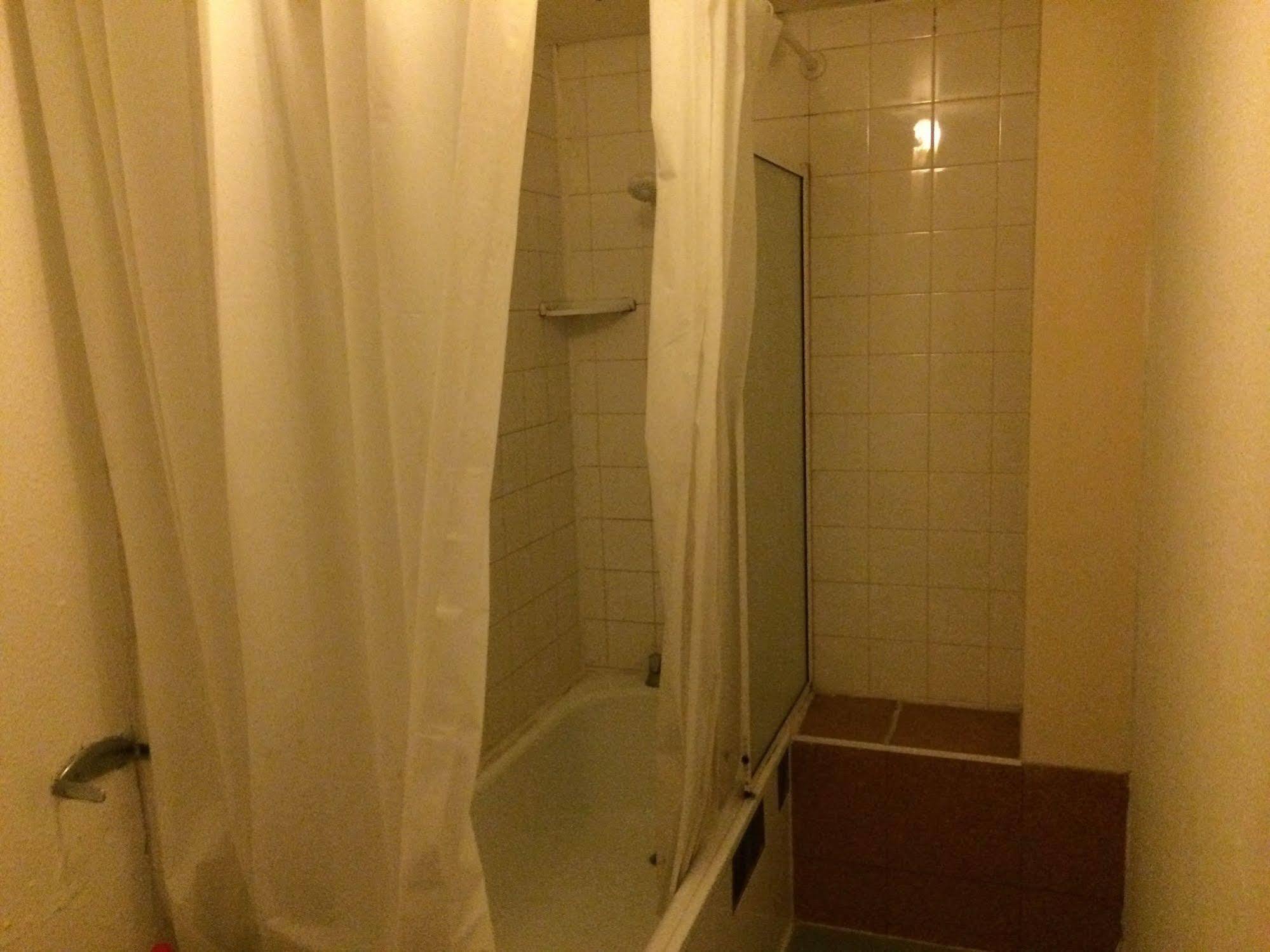 琳达儿酒店  哈罗区 外观 照片